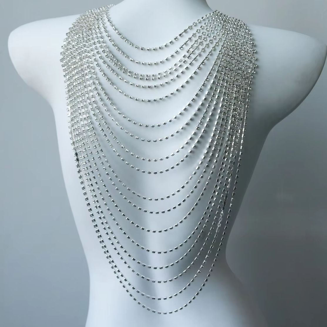 Stijlvolle meerlaagse bodychai - Body Jewelry Back recensie en prijs