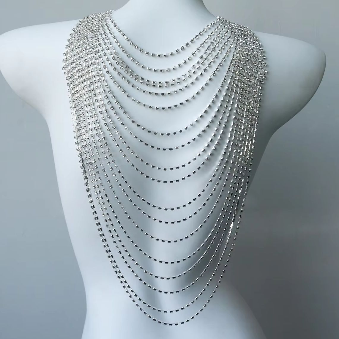 Stijlvolle meerlaagse bodychai - Body Jewelry Back recensie en prijs